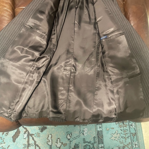 Brown with light gray pin stripes suit size 42R. FREE tie with coat - Picture 8 of 8